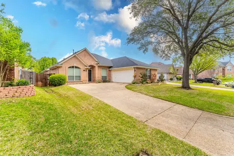 2231 Templeton Dr, Arlington, TX 76006