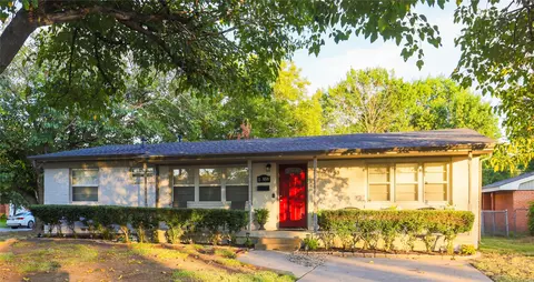 10959 Park Oak Cir, Dallas, TX 75228