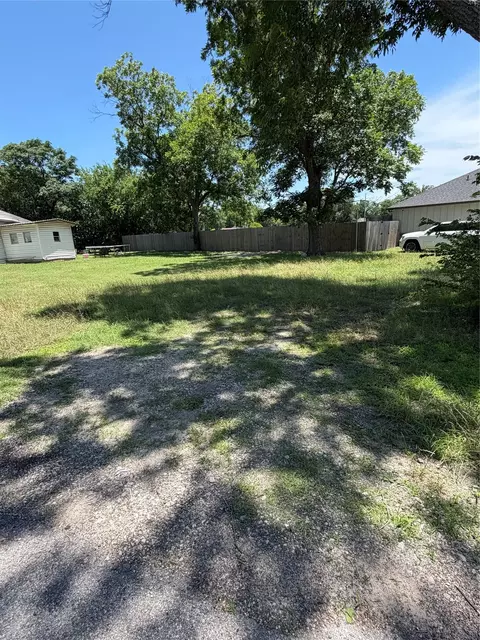 409 E Alamo St, Terrell, TX 75160 photo 3