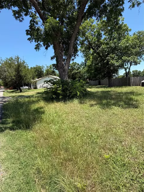 409 E Alamo St, Terrell, TX 75160
