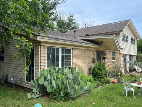 5001 Caroldean Ct, Haltom City, TX 76117