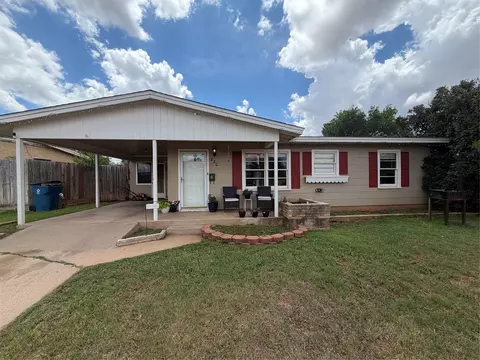 830 San Carlos St, Sweetwater, TX 79556