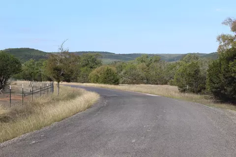 975 N Lakeview Dr, Palo Pinto, TX 76484