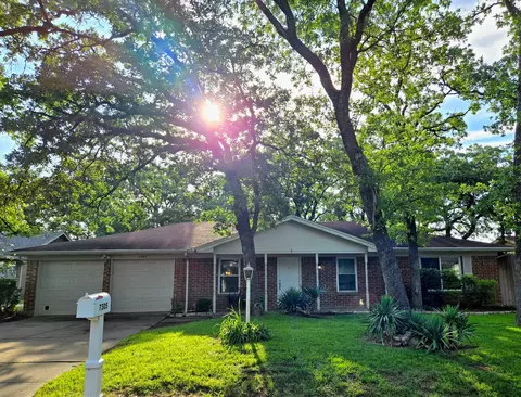 7305 Woodbridge Dr, Forest Hill, TX 76140