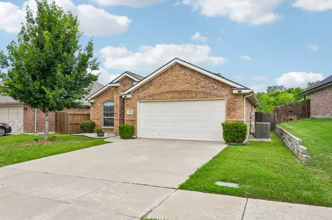 7009 Meandering Creek Ln, Fort Worth, TX 76179
