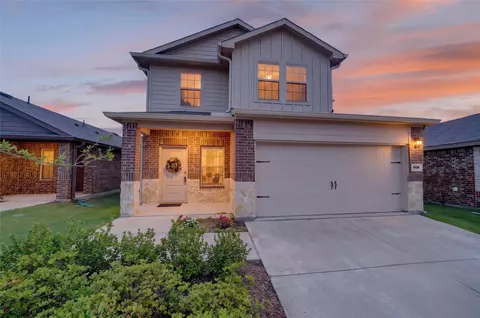 908 Hay Loft Ln, Royse City, TX 75189