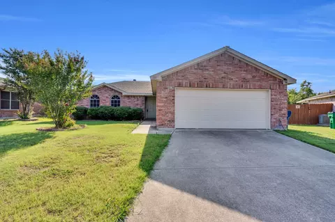 131 Logan Ln, Waxahachie, TX 75165