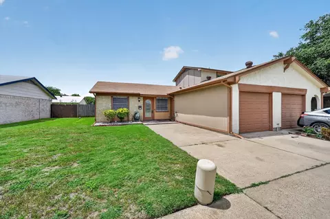 1012 Plover Ln, Arlington, TX 76015
