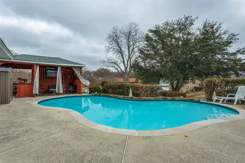 1310 Willow Way, Garland, TX 75043