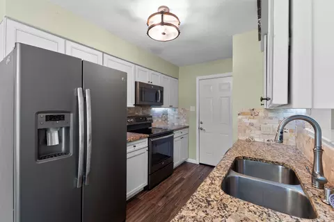 4108 Cypress Springs Dr, Arlington, TX 76001