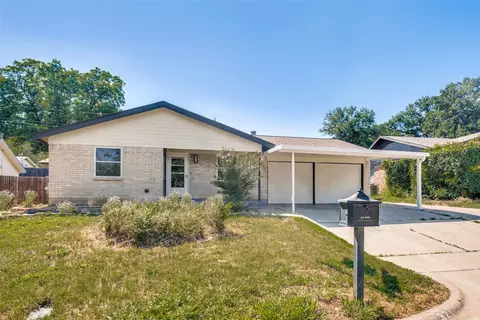 321 Holder Dr, Hurst, TX 76053