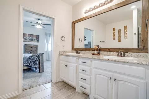 Bath - 340 Sanger Dr, Springtown, TX 76082 photo 2 of 6