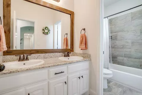 Bath - 340 Sanger Dr, Springtown, TX 76082 photo 4 of 6