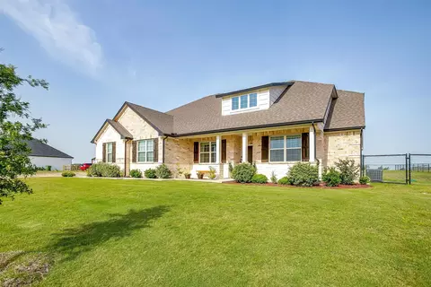 Exterior - 340 Sanger Dr, Springtown, TX 76082 photo 4 of 9