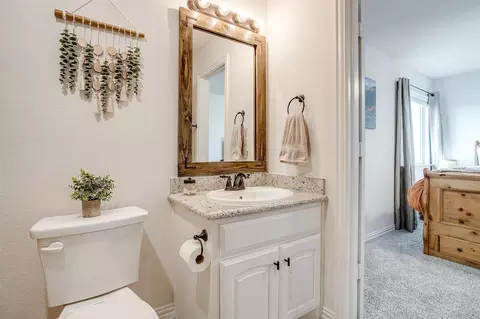 Bath - 340 Sanger Dr, Springtown, TX 76082 photo 6 of 6