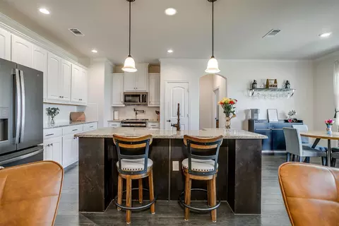 Kitchen - 340 Sanger Dr, Springtown, TX 76082 photo 2 of 6