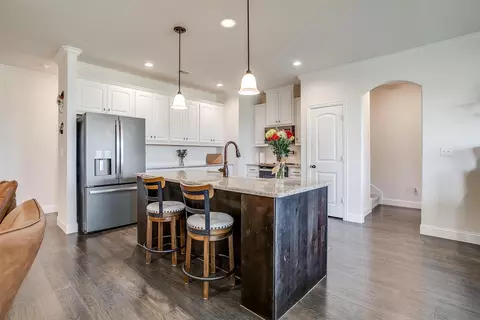 Kitchen - 340 Sanger Dr, Springtown, TX 76082 photo 3 of 6