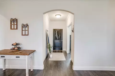 Entry Way - 340 Sanger Dr, Springtown, TX 76082 photo 1 of 2