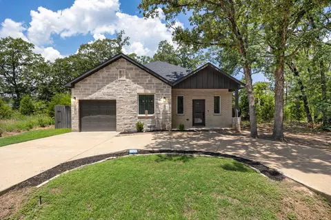 225 S Cherokee Shores Dr, Mabank, TX 75156