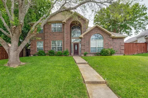 870 Raintree Ln, Desoto, TX 75115