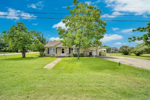 Exterior - 508 E Henderson St, Itasca, TX 76055 photo 5 of 7