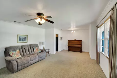 Living - 508 E Henderson St, Itasca, TX 76055 photo 1 of 2