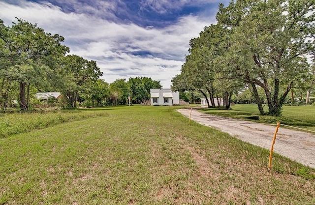 3952 J Rendon Rd, Burleson, TX 76028