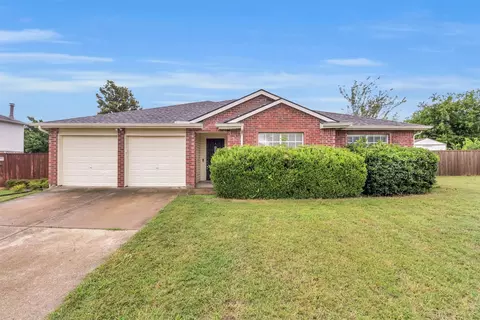 732 Bluebonnet Dr, Cedar Hill, TX 75104