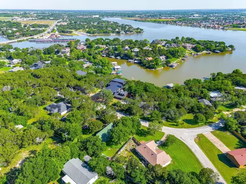 228 Rock Harbor Dr, Granbury, TX 76048