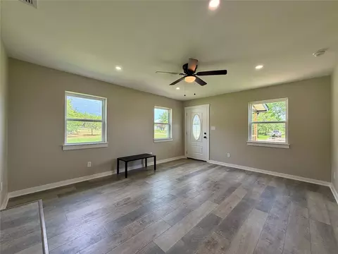 Living - 615 Smith Cir, Point, TX 75472 photo 3 of 3