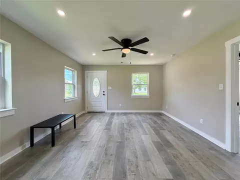 Living - 615 Smith Cir, Point, TX 75472 photo 2 of 3