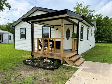 615 Smith Cir, Point, TX 75472