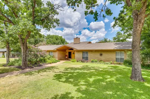 109 Timber Ridge Cir, Burleson, TX 76028