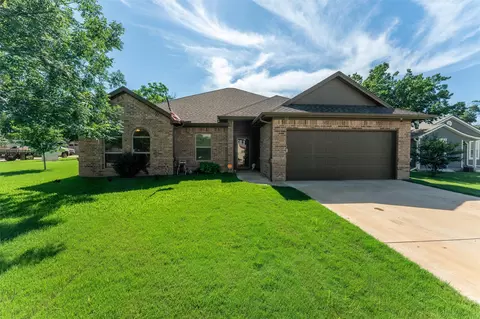 322 S Bowie Dr, Weatherford, TX 76086