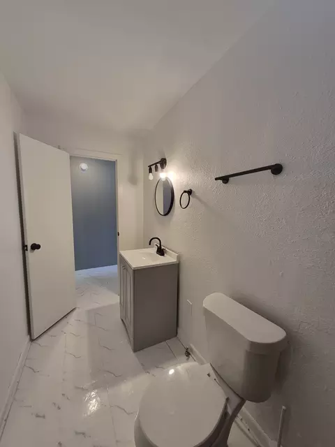 Bath - 3720 Live Oak Ave, Waco, TX 76708 photo 4 of 4