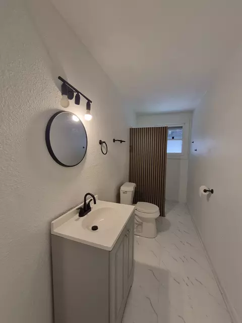 Bath - 3720 Live Oak Ave, Waco, TX 76708 photo 3 of 4
