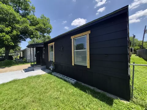 Exterior - 3720 Live Oak Ave, Waco, TX 76708 photo 2 of 3