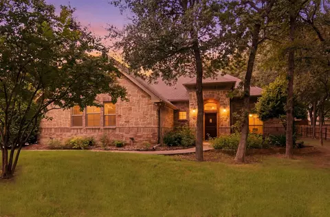 106 Elm Crest Ct, Weatherford, TX 76087