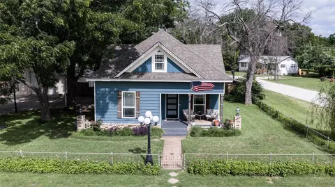 200 S Crane St, Alvord, TX 76225
