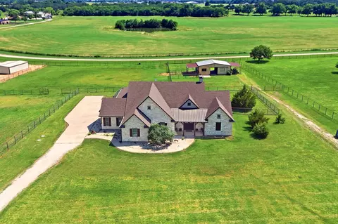 10040 Horseshoe Nail Rd, Pilot Point, TX 76258