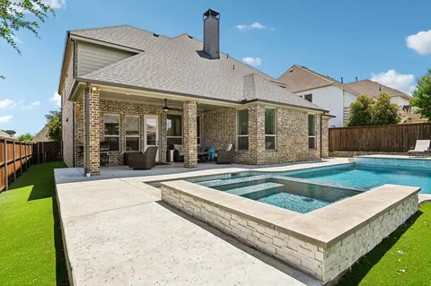 916 Champions Ct, Roanoke, TX 76262