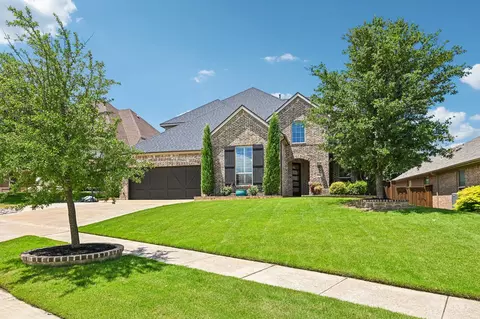916 Champions Ct, Roanoke, TX 76262
