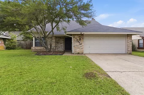2462 Claremont Dr, Grand Prairie, TX 75052