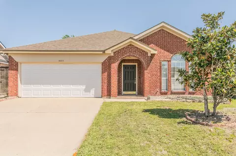 4333 Park Creek Cir N, Fort Worth, TX 76137