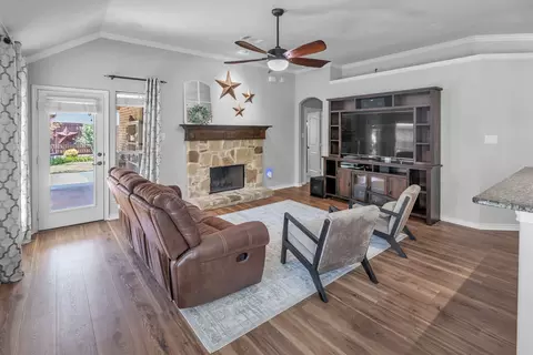 712 Mist Flower Dr, Little Elm, TX 75068