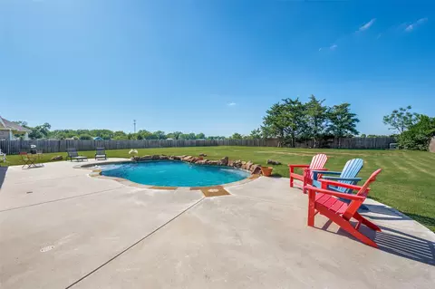 Exterior - 524 E Carol St, Pilot Point, TX 76258 photo 6 of 8