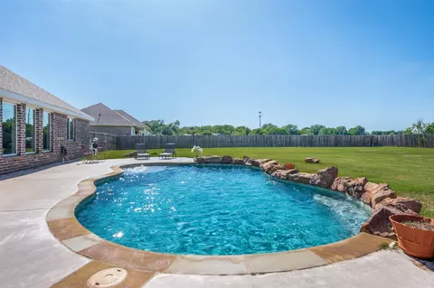Exterior - 524 E Carol St, Pilot Point, TX 76258 photo 3 of 8