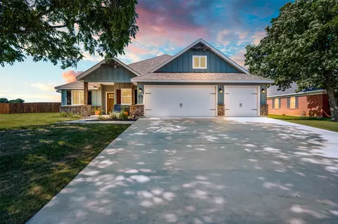 524 E Carol St, Pilot Point, TX 76258