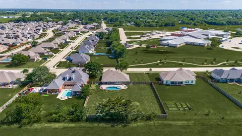 View/Area - 524 E Carol St, Pilot Point, TX 76258 photo 3 of 4