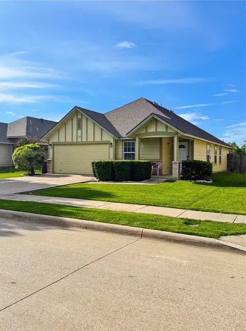 329 Wolf Mountain Ln, Fort Worth, TX 76140